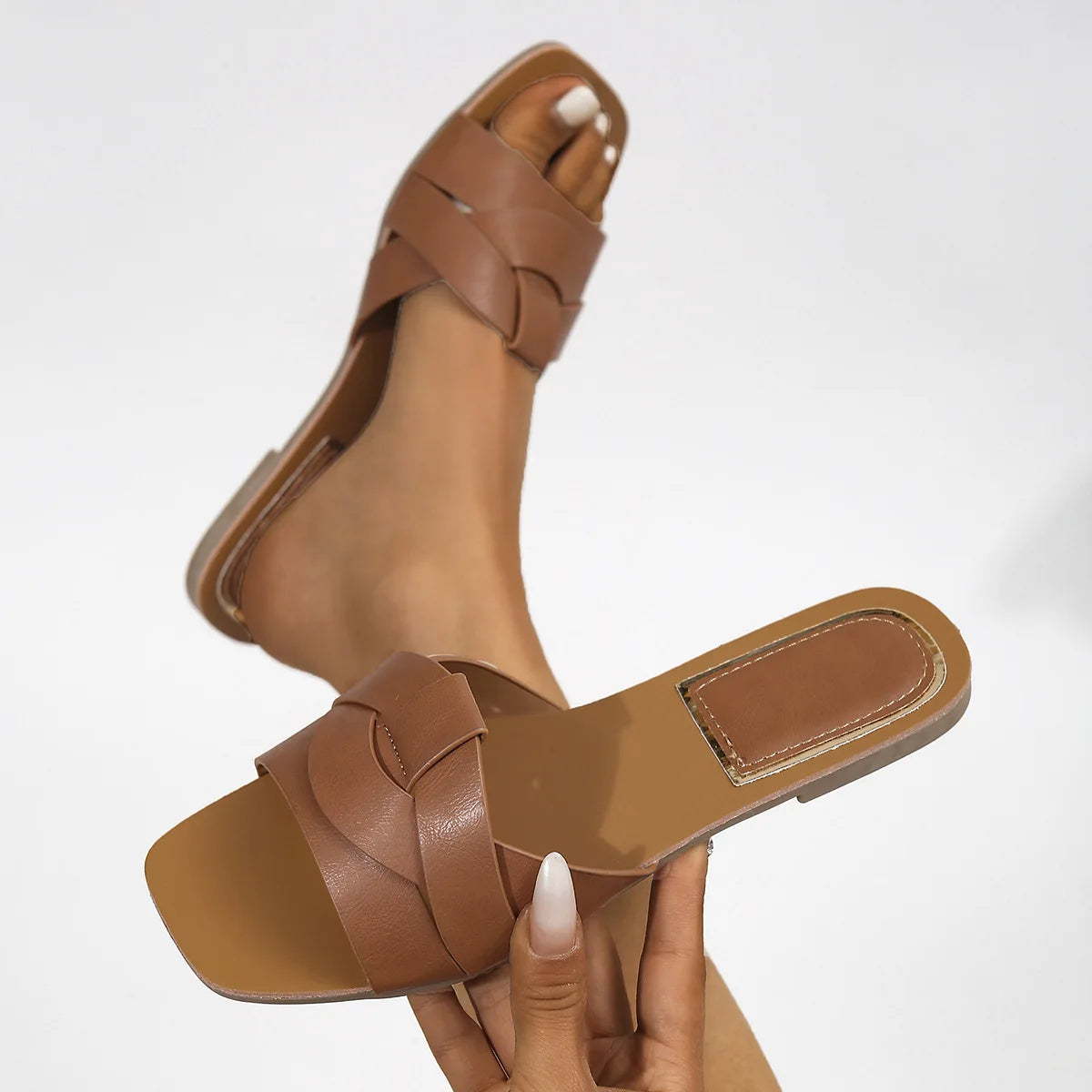 Women's Summer Beach Flats Plus Size Gladiator Sandals with Clip Toe Flat Bottom and Leather Lining Insole for Dames Femmes