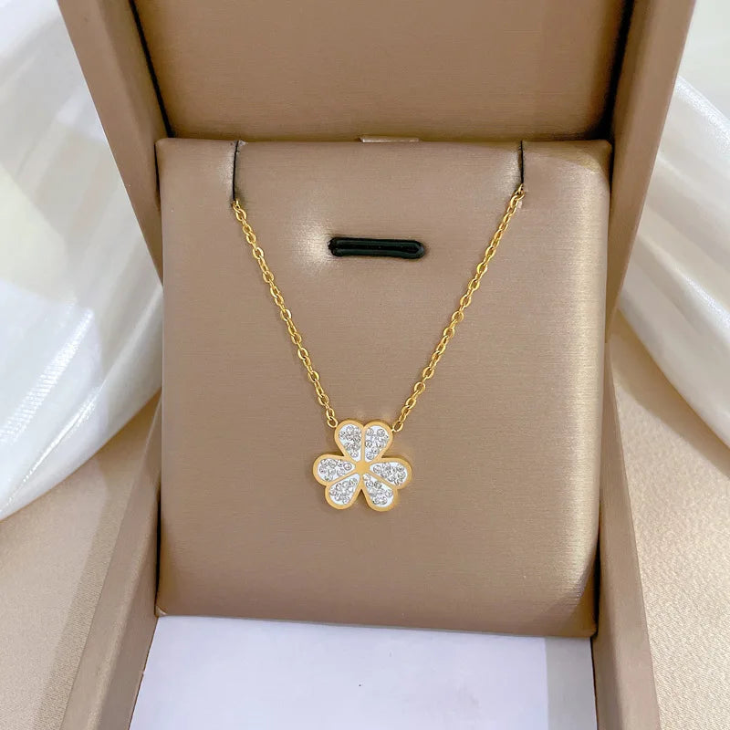 Hot Selling Statement Gold Stainless Steel Heart Butterfly Pendant Necklace Women Non Tarnish Pendant Necklace Jewelry