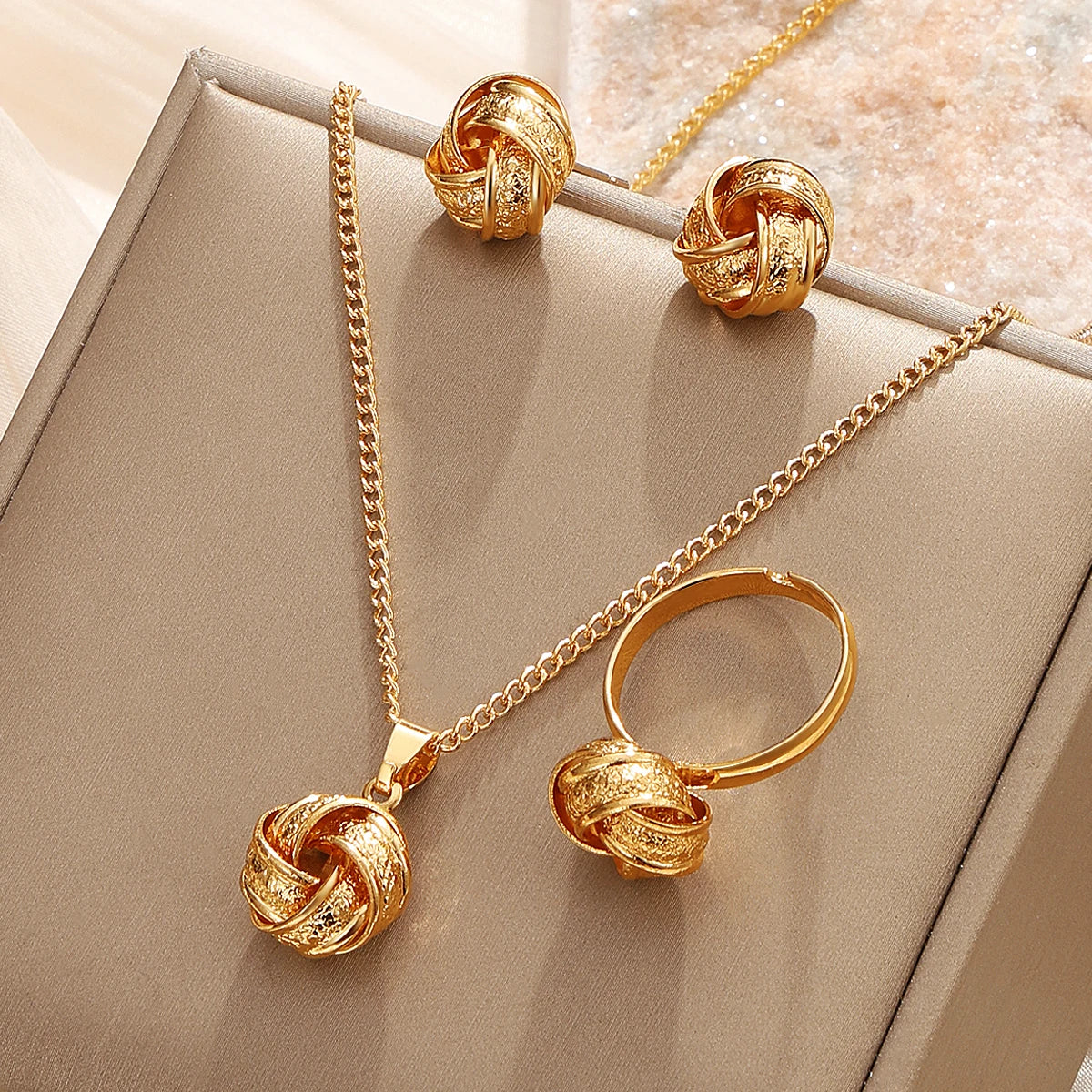 Jewelry & Accessories